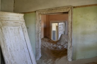 Casas comidas por la arena en Kolmanskop