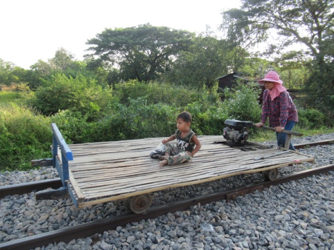 2019-12-camboya-battambang-tren-bambu-07