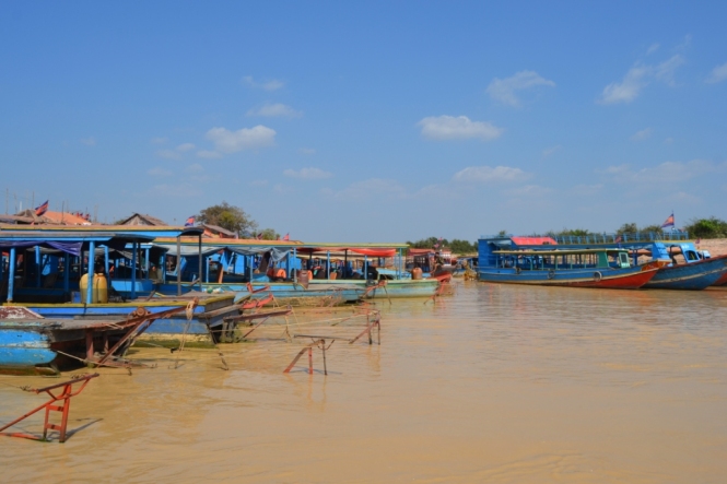 2019-12-camboya-kampong-phluk-03-embarcadero